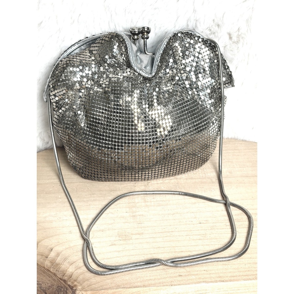 Vintage 80's RN#48557 Silver Metal Mesh Kiss Lock Evening Bag Handmade Hong Kong
